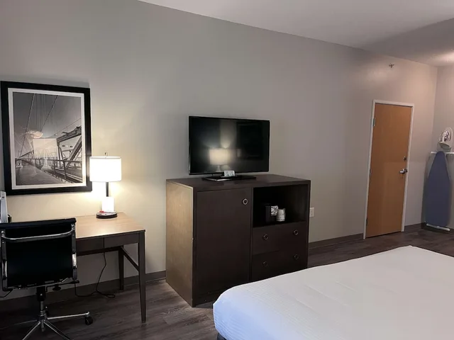 غرفة قياسية بسرير كينج لذوي الإعاقة، SureStay Plus Hotel by Best Western Highland Poughkeepsie 6/9