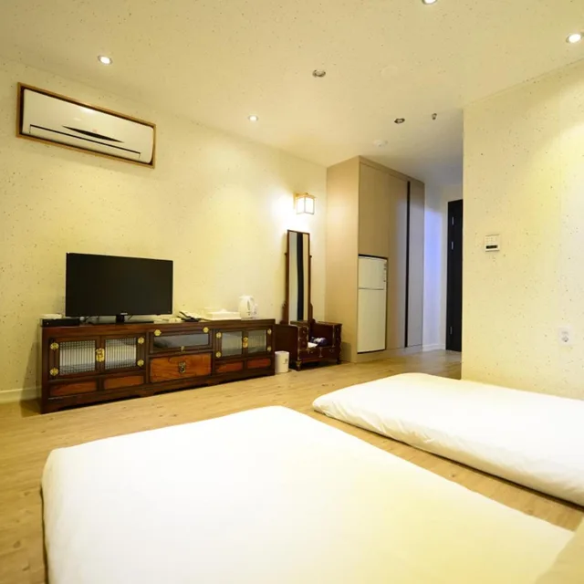 Korean, Deluxe, Double Bed، Hotel Graytone Dunsan 4/6