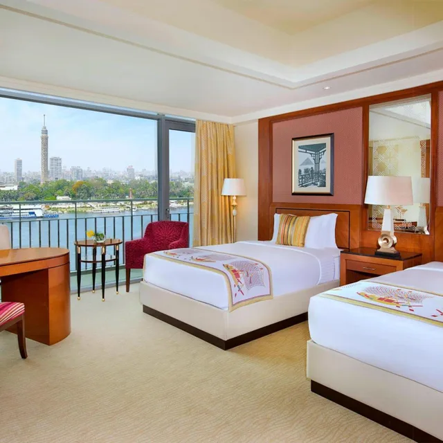 غرفة كلوب بسريرين مزدوجين بإطلالة على النهر مع دخول صالة النادي، The Nile Ritz-Carlton, Cairo 1/3