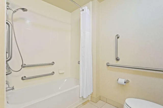 غرفة بسرير كوين لذوي الإعاقة، Hampton Inn Suites Orlando Downtown South Medical Center 2/3