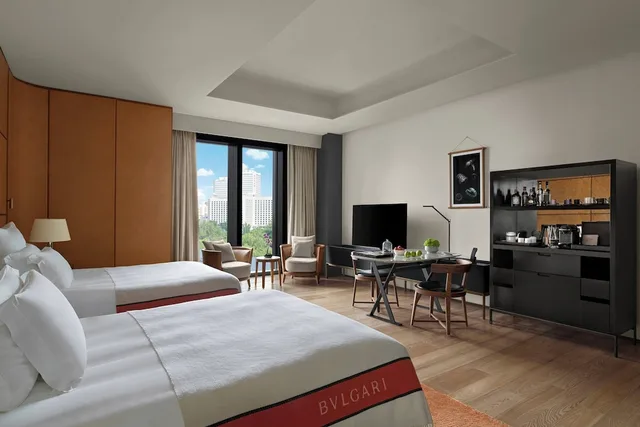 غرفة سوبيريور بسريرين مزدوجين بإطلالة على المدينة، The Bulgari Hotel Beijing 2/5