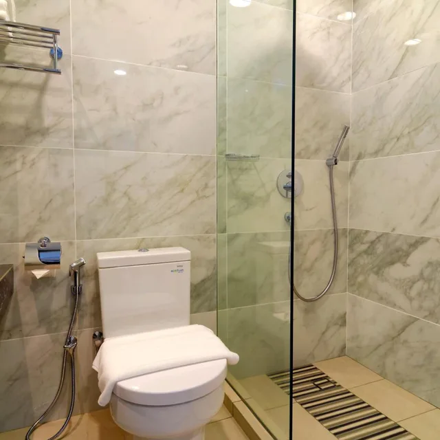 Basic, Triple, The Klagan Hotel 9/10