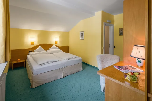 جناح ديلوكس بسريرين مزدوجين بشرفة، Hotel Pension Haus Arenberg 8/10