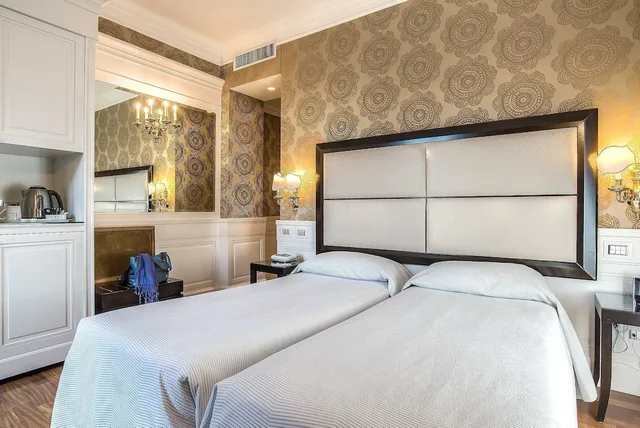 غرفة قياسية بسريرين منفصلين، Albergo Del Senato 1/10