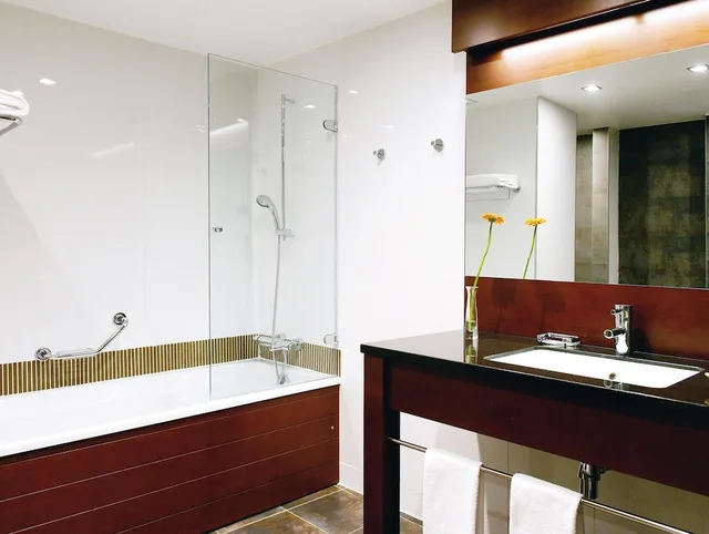 غرفة كلوب، New Hotel Charlemagne 8/9