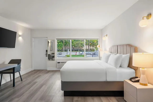 غرفة بريميوم بسرير كينج بمطبخ صغير، The Garden Hotel and Resort 2/10