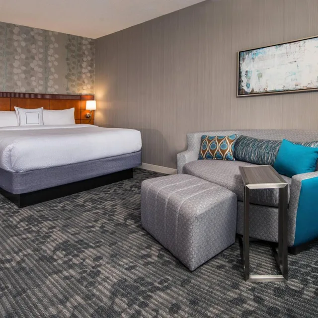 Pure, Wellness, Guest Room, King Bed, Lake View, Sofa، Courtyard By Marriott Gaithersburg Washingtonian Center 1/6