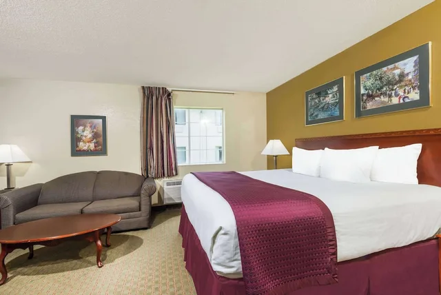 Suite, King Bed, Days Inn by Wyndham Norton 1/3