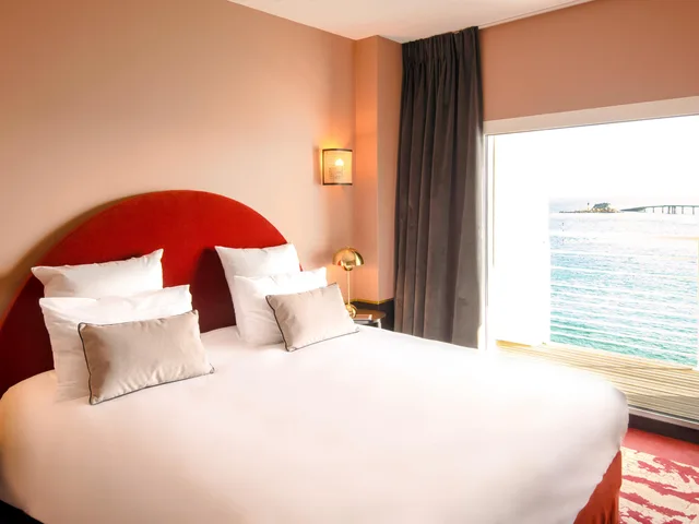 غرفة بإطلالة على البحر بشرفة، Hotel Mercure Roscoff Bord de Mer 1/1