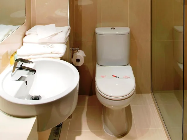Room, Grand View, Atlantis Hotel Melbourne 2/2