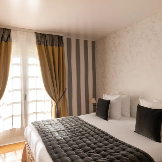 Room, Double Bed, Forest View، Chateau de La Tour 4/10