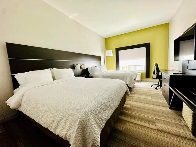 غرفة قياسية بسريرين كوين بحوض استحمام لذوي الإعاقة، Holiday Inn Express Hotel Suites Chattanooga Hixson 1/4