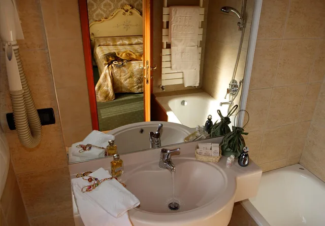 غرفة بسرير مزدوج بإطلالة، Hotel Gorizia A La Valigia 3/6