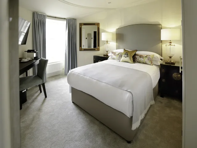 Petite, Town House، Nira Caledonia Hotel 1/10