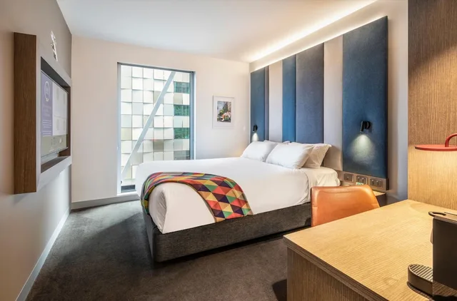 غرفة قياسية بسرير كوين لذوي الإعاقة، ibis Styles Melbourne Southbank 1/3