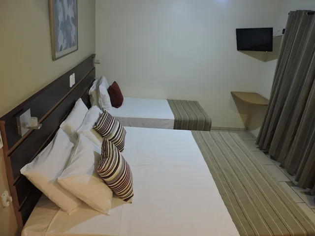 غرفة تنفيذية بسرير كوين وسرير فردي، Ferraz Hotel 1/5