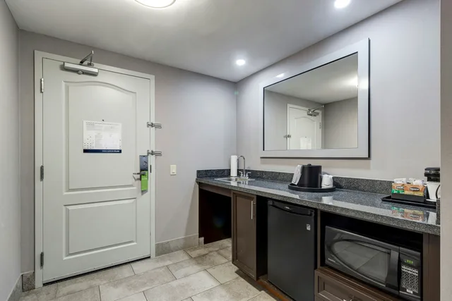 استوديو بسريرين كوين لذوي الإعاقة، Hampton Inn Suites By Hilton Brantford 4/5