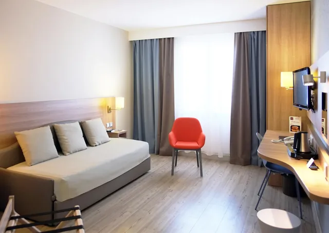 غرفة عائلية بسرير كينج وسريرين منفصلين للمدخنين، Best Western Plus Ajaccio Amiraute 1/10
