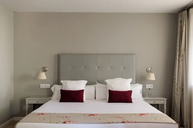 غرفة سوبيريور بسرير مزدوج أو سريرين منفصلين بشرفة، HOTEL PAX TORRELODONES 2/6