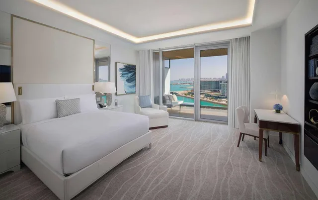 جناح فاخر بسرير كينج وسريرين كوين بغرفتي نوم، Waldorf Astoria Lusail Doha 1/4
