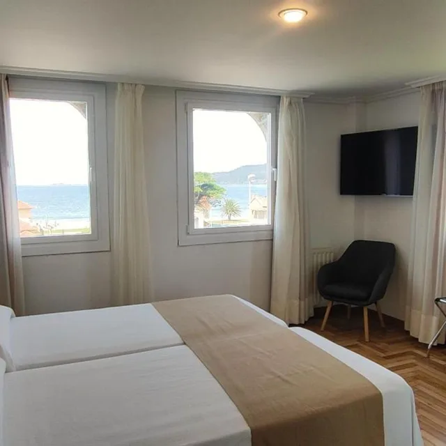غرفة بسرير مزدوج أو سريرين منفصلين بإطلالة على البحر، Hotel Miramar Playa America 2/10