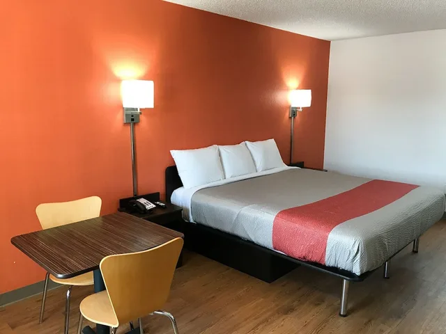 غرفة ديلوكس بسرير كينج، Motel6 Bryan, TX - University Area 7/10