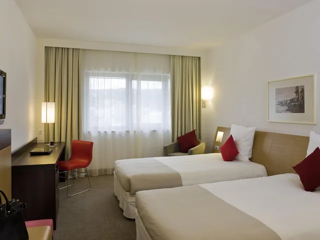 غرفة قياسية بسريرين منفصلين، Novotel Liverpool Centre 1/3
