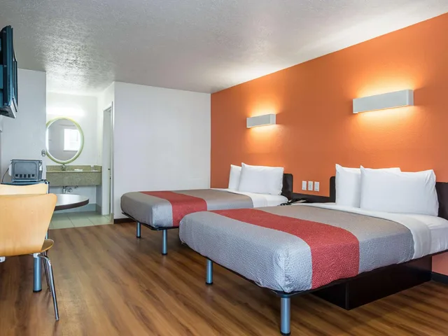 Room, Quadruple, Smoking, Motel6 Columbus, OH - OSU 2/6