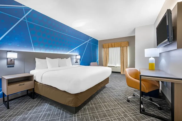 جناح بسرير كينج مع أريكة، Comfort Suites near Indianapolis Airport 2/6