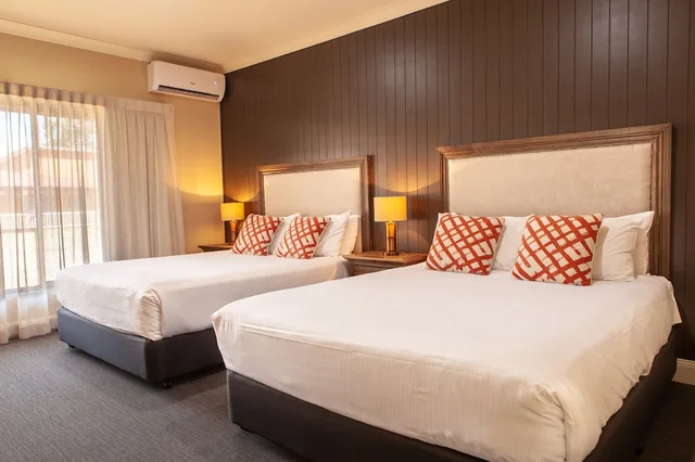 استوديو بسريرين كوين، Nightcap At Archer Hotel 1/3