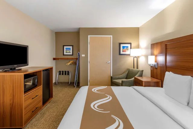 غرفة بسرير كينج لذوي الإعاقة، Quality Inn Placentia Anaheim Fullerton 3/4