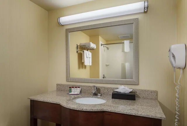 جناح بسريرين كوين مع أريكة، Roosevelt Grand Dakota, SureStay Collection by Best Western 1/1