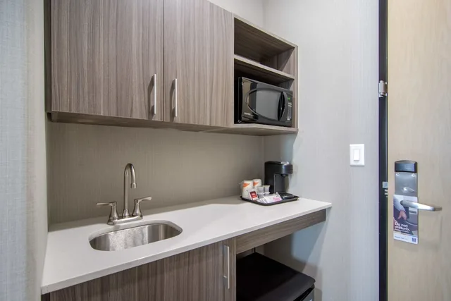 غرفة قياسية بسرير كينج، Comfort Inn and Suites North Battleford, SK 5/8