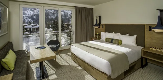 Deluxe, King Bed, Accessible, Limelight Ketchum Idaho 3/7