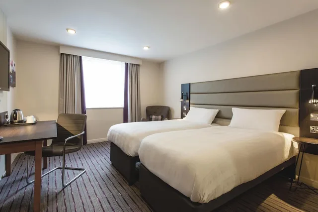 Standard, Twin Beds, Accessible, Premier Inn Wolverhampton North 1/2