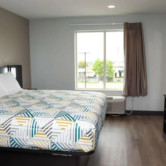 غرفة ديلوكس بسرير كينج، Studio6 Fort Worth, TX - Lake Worth 1/4