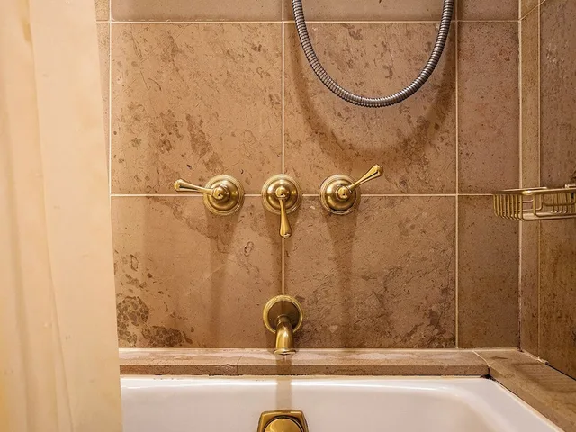 Semi Room, Single Bed، Hotel Grand Tiara Anjo 7/7
