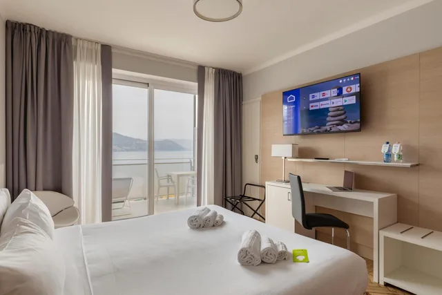 غرفة بسرير كوين بإطلالة على البحر، B&B Hotel Park Hotel Suisse Santa Margherita Ligure 4/9