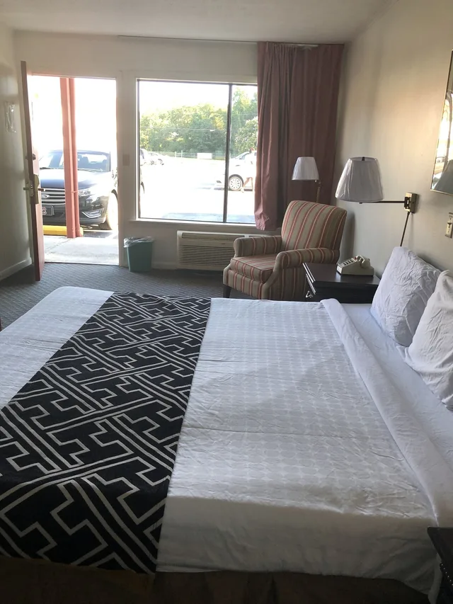 غرفة قياسية بسرير كوين، Flagship Inn 1/2