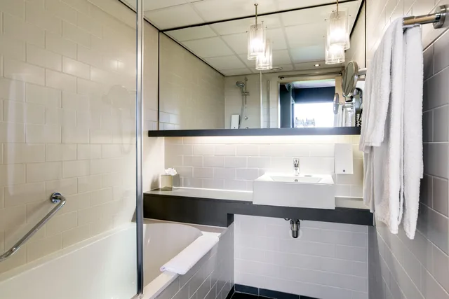 جناح جونيور، Leonardo Hotel Den Haag Babylon 5/5