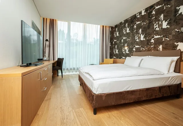 غرفة قياسية بسرير كوين، Sihlpark Hotel 1/2