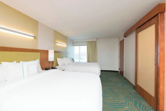 جناح بسريرين كوين مع أريكة لذوي الإعاقة، Springhill Suites Houston Sugar Land 2/5