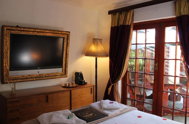 Room, King Bed, Pool Side, Goblin S Mead 2/3