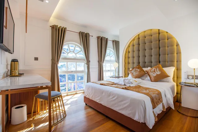 غرفة بريميوم بسرير كوين وسرير فردي، White Mansion Hotel 2/3