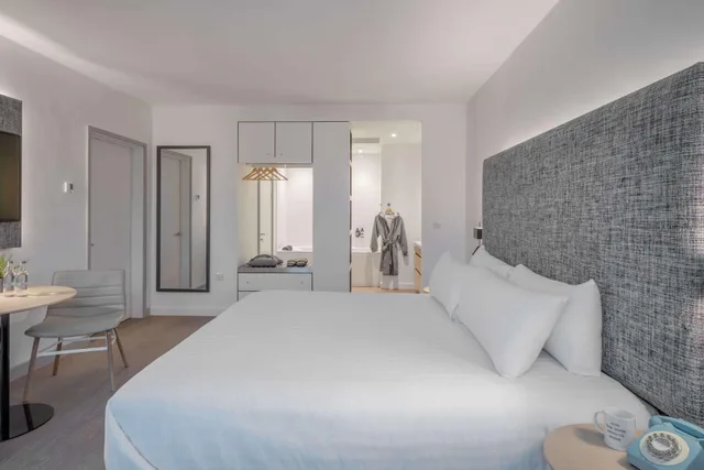 Connecting, Town House, Suite, INNSIDE Newcastle 1/2