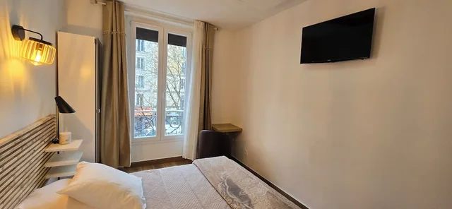 Standard, Queen Bed, No Elevator، CAMELIA PRESTIGE - PLACE DE LA NATION 6/10