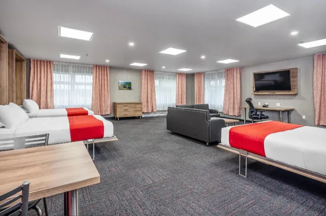 جناح بسريرين كوين، Quality Suites Drummondville 2/4