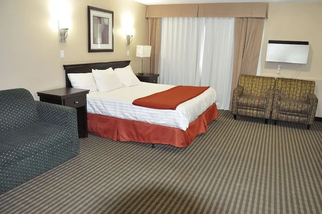 غرفة بسرير كينج، Ramada by Wyndham Abbotsford 2/4