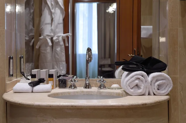 Canal, Junior Suite, Studio, Twin Beds، Metropole Hotel Venice 2/3