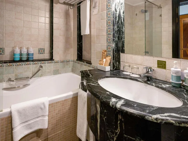 جناح بسريرين كينج بغرفتي نوم، Novotel Al Dana Resort 5/5